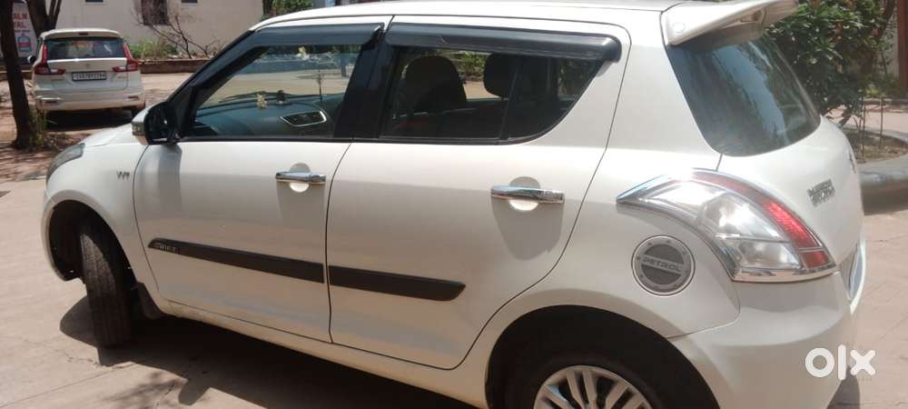 Maruti Suzuki Swift Vxi Optional, 2016, Petrol
