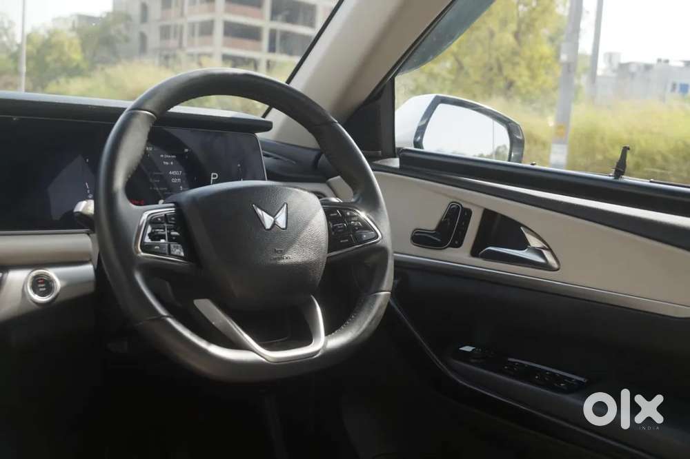 Mahindra Xuv700 2.0 Ax 7 Petrol At Luxury Pack Str, 2024, Petrol