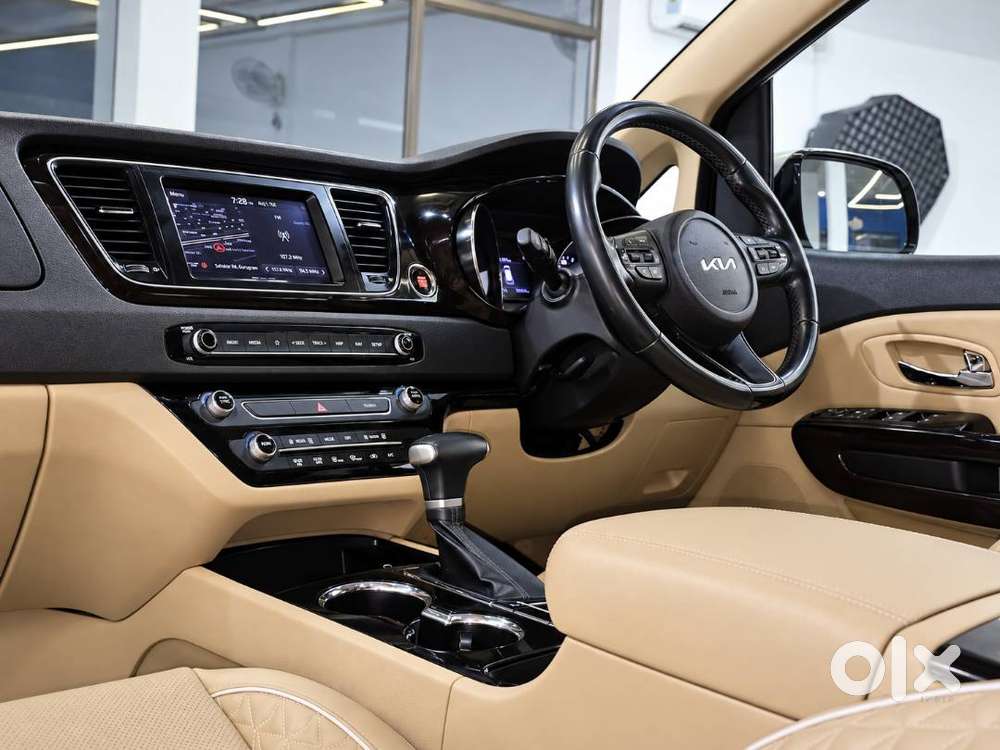 Kia Carnival Limousine 2023 Model