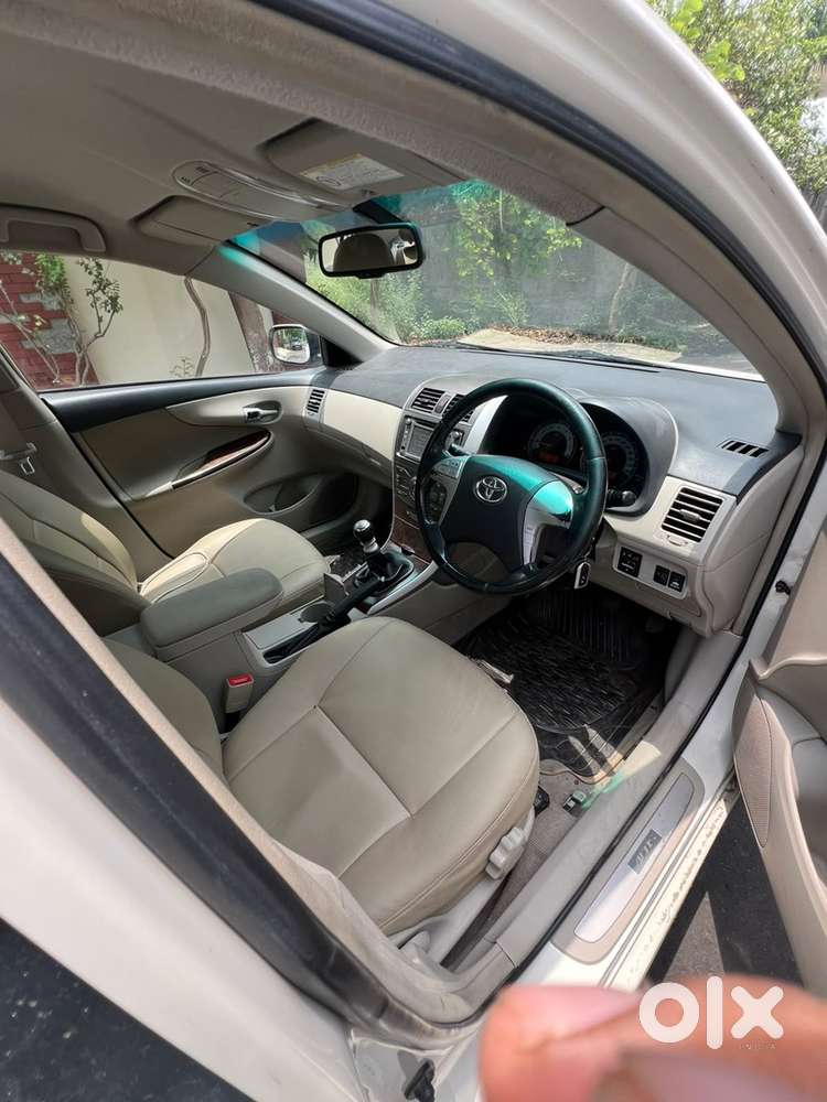 Toyota Corolla Altis 1.8 Sportz 2013