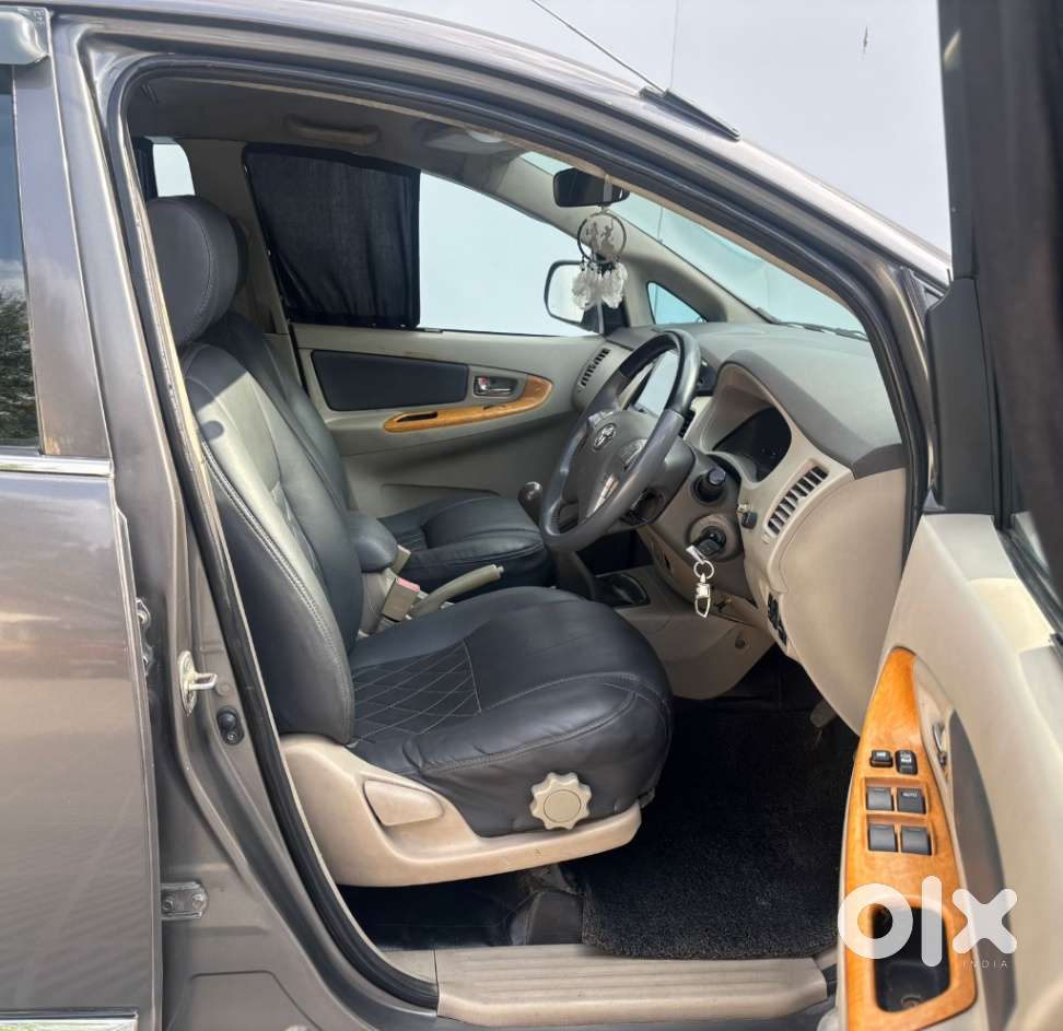 Toyota Innova 2.5 V 7 Str, 2010, Diesel