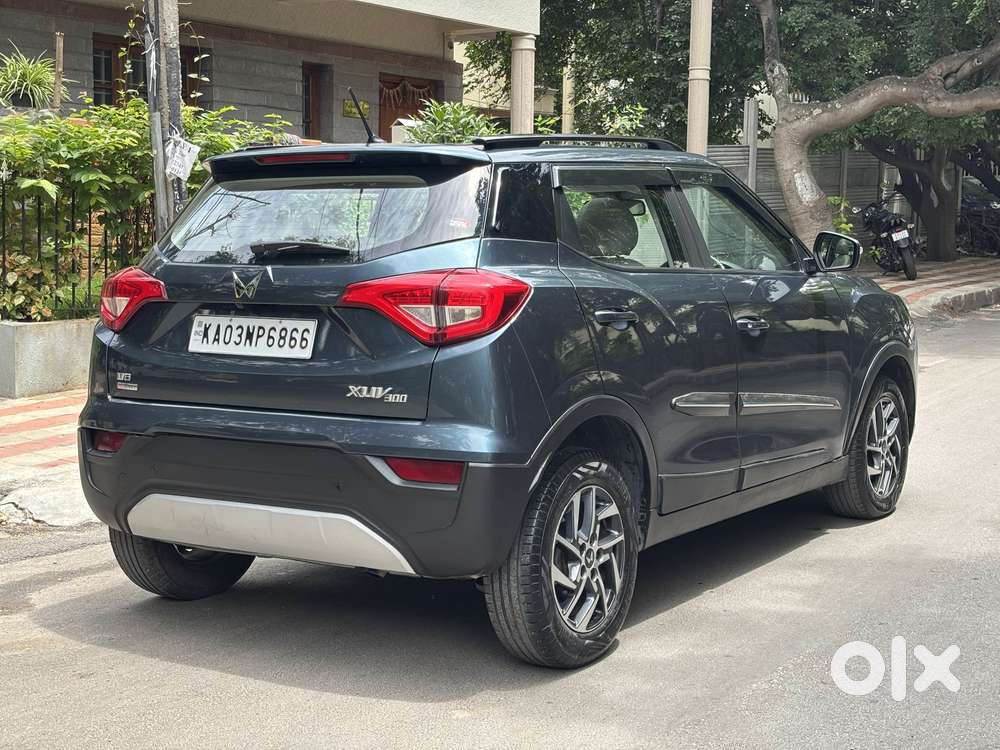 Mahindra Xuv300 1.2 W8 (o) Amt Petrol, 2023, Petrol