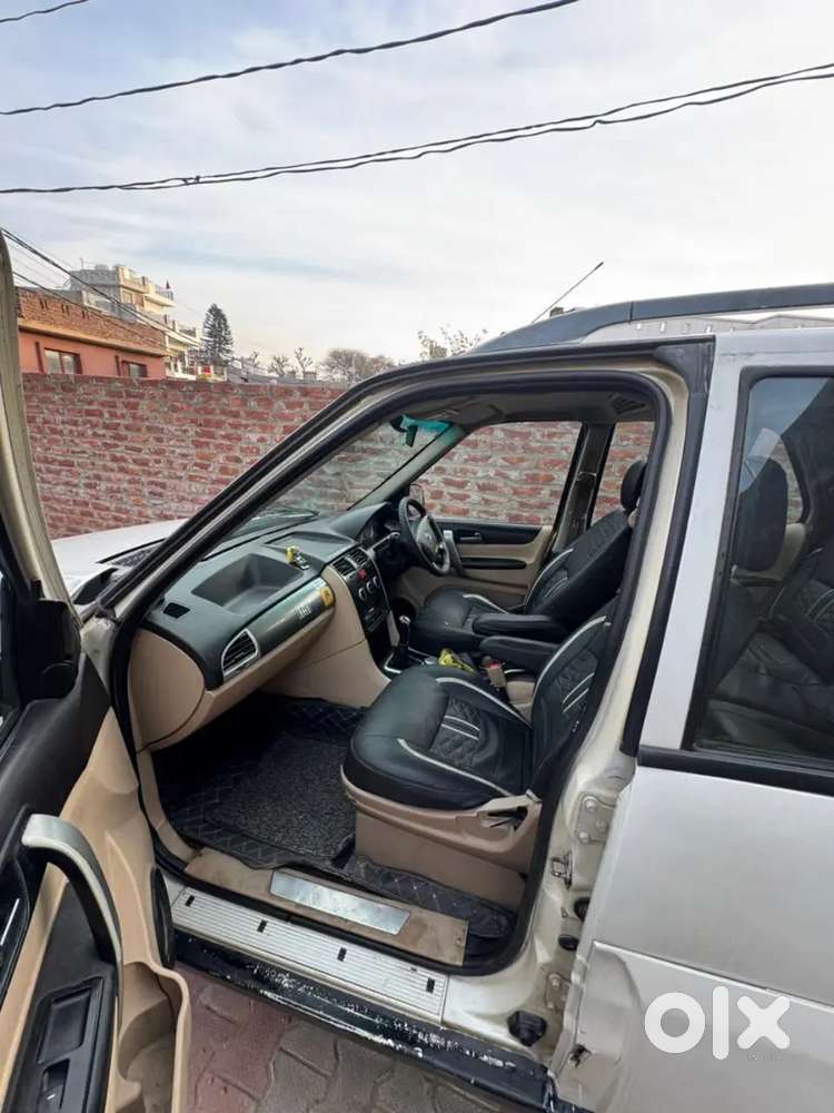 Tata Safari Storme 2015