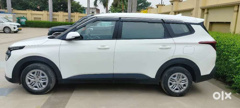Kia Carens 2024 Petrol 62000 Km Driven