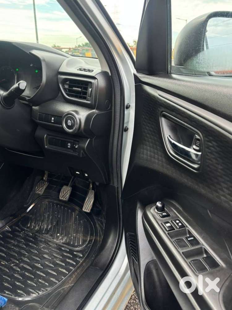 Maruti Suzuki Swift Vxi + Manual, 2024, Petrol