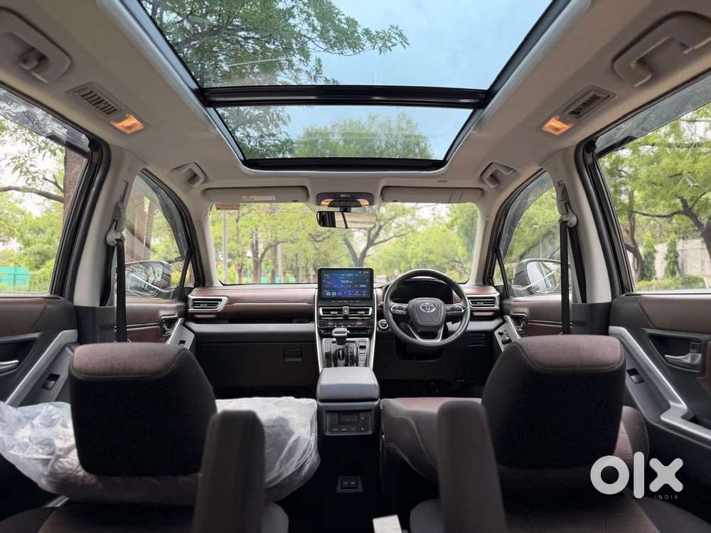 Toyota Innova Hycross 2.0 Vx (o) Hybrid 7 Str, 2025, Petrol