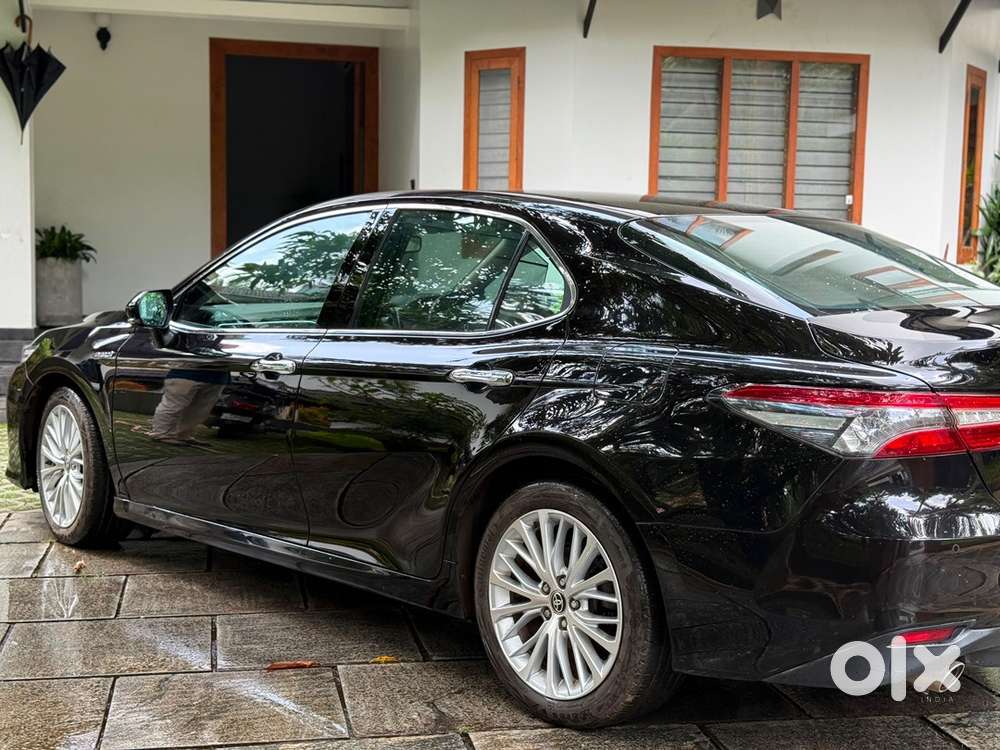 Toyota Camry 2020 Hybrid Well Maintained
