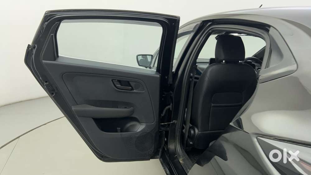Tata Altroz 1.2 Xza Plus Dark Edition Dct, 2022, Petrol