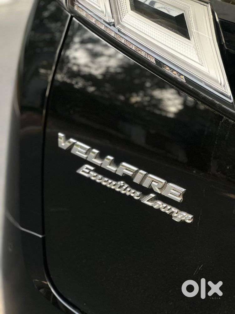 Toyota Vellfire 2.5 Executive Lounge, 2023, Petrol
