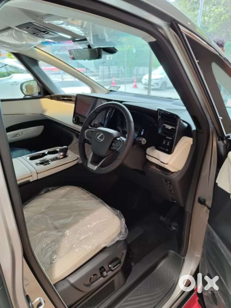 Lexus Lm, 2025, Petrol