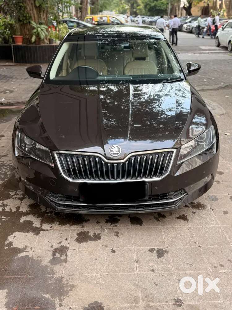 Skoda Superb 2017 L&kpetrol 28000 Km Driven