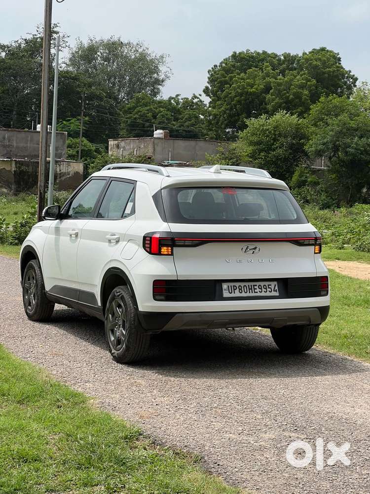 Hyundai Venue 1.2 S (o), 2024, Petrol