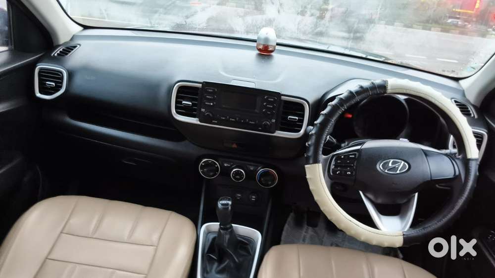 Hyundai Venue Petrol 2021- 2nd Owner
