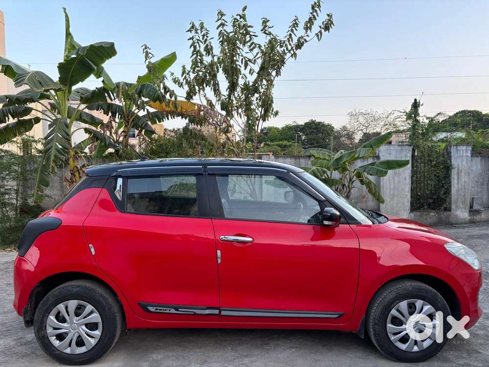 Maruti Suzuki Swift Vxi + Manual, 2018, Petrol