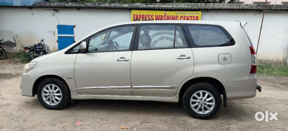 Toyota Innova 2.5 V 2014