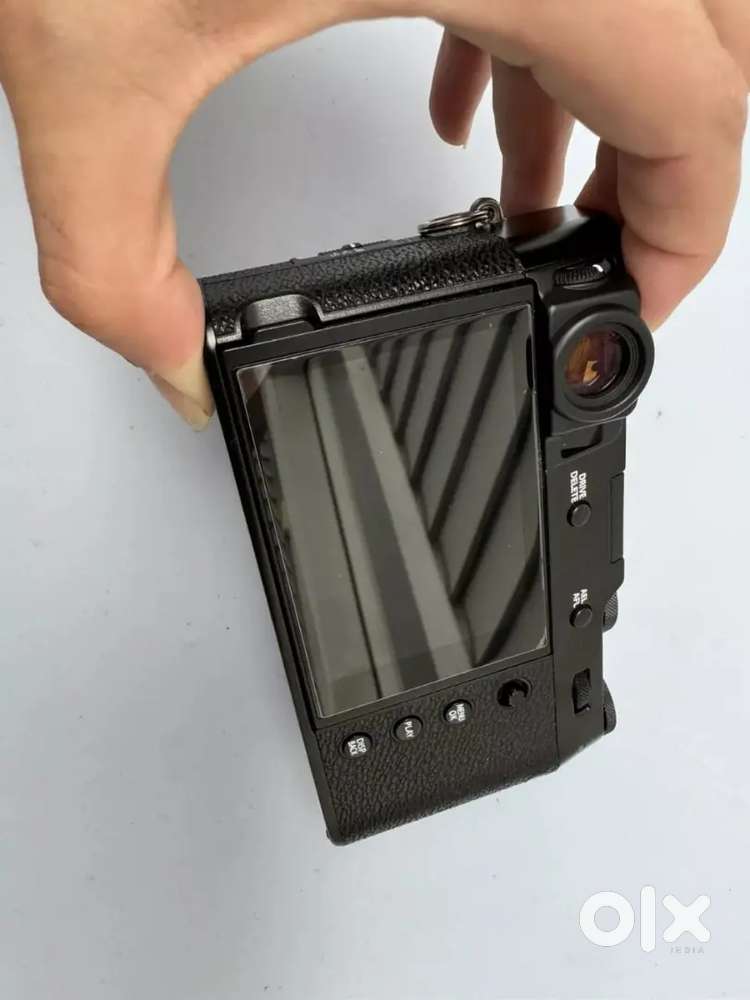 Fujifilm X100V 26.1MP Compact Camera - Black MINT - - Cameras