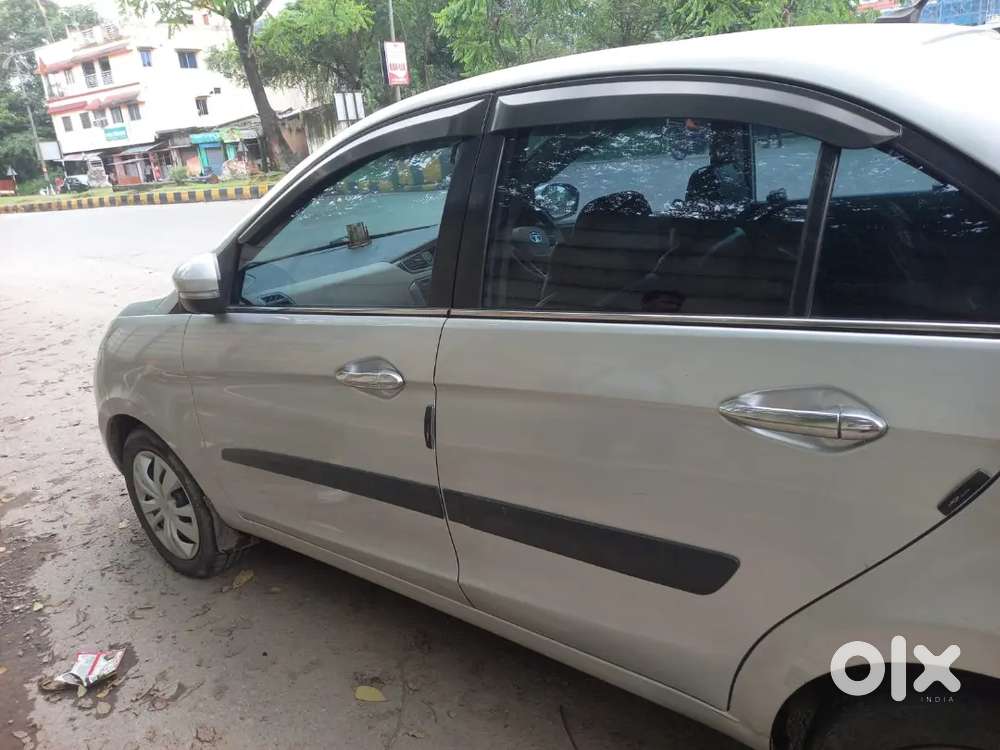 Tata Zest Revotron 2017