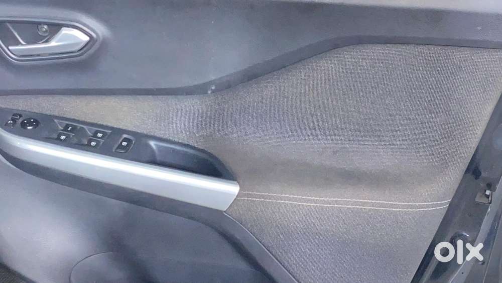 Nissan Magnite 1.0 Xv Premium, 2022, Petrol