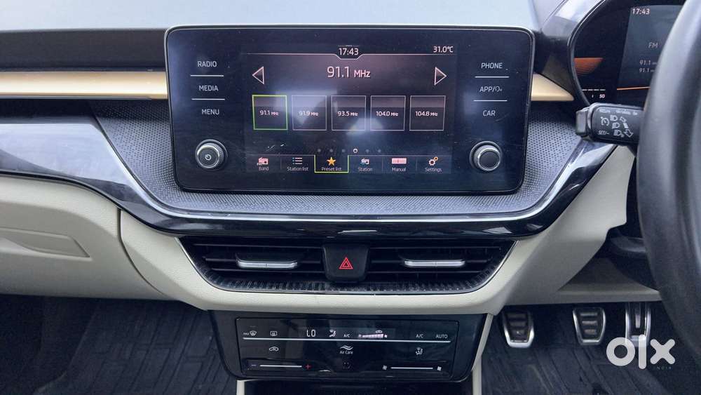 Skoda Slavia Style 1.0l Tsi Mt, 2022, Petrol
