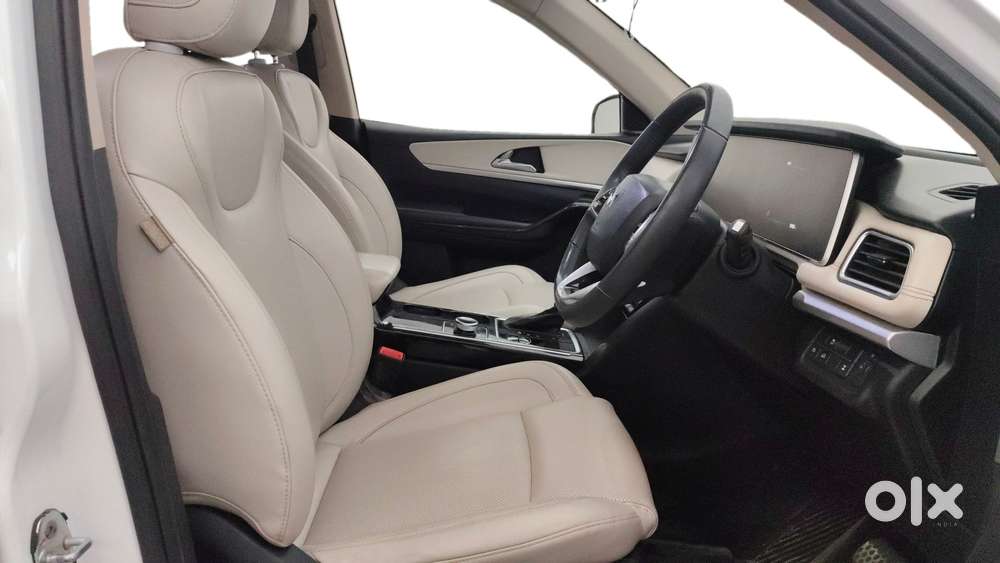 Mahindra Xuv700 2.2 Ax 7 Diesel At Str Awd, 2023, Diesel