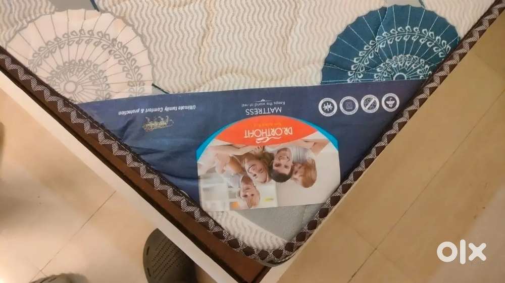 Mattress 6 inch only one month old