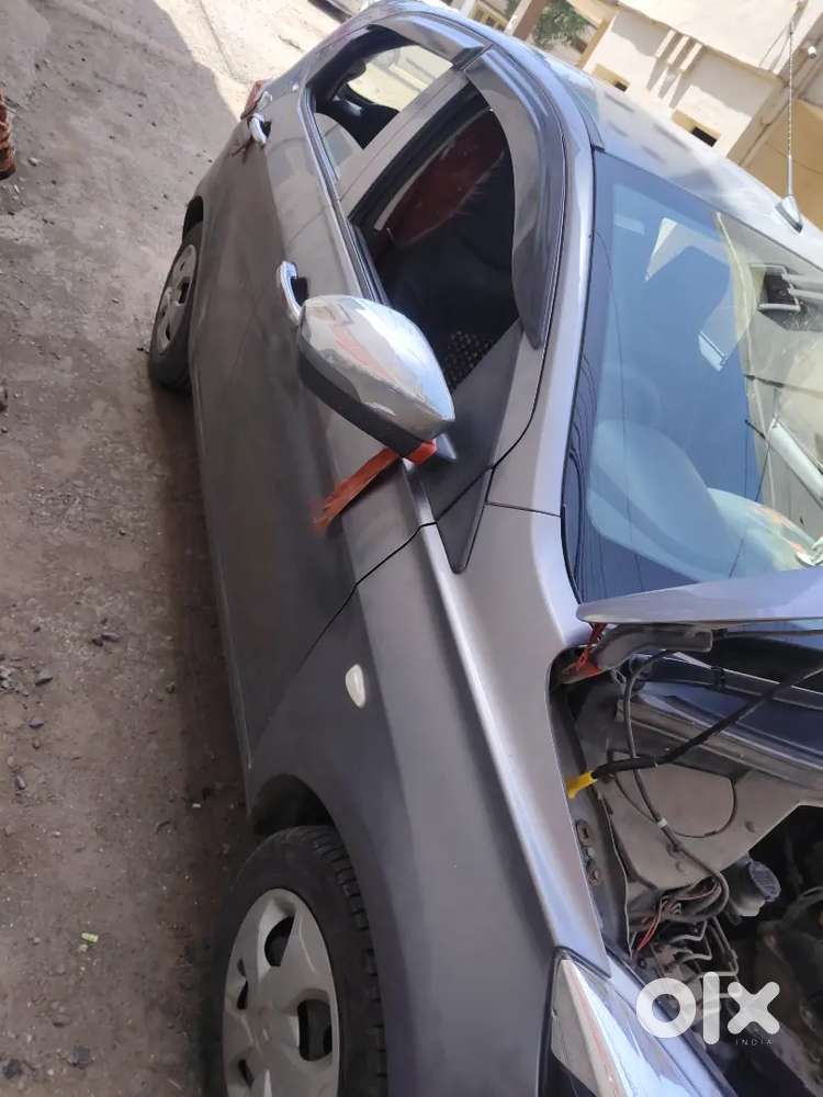 दूसरी लेनी है कार