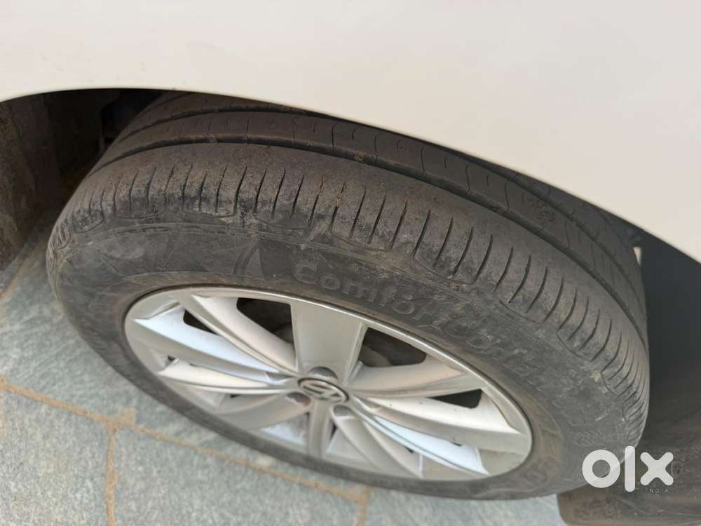 Volkswagen Vento 1.2 Highline Plus At 16 Alloy, 2017, Petrol