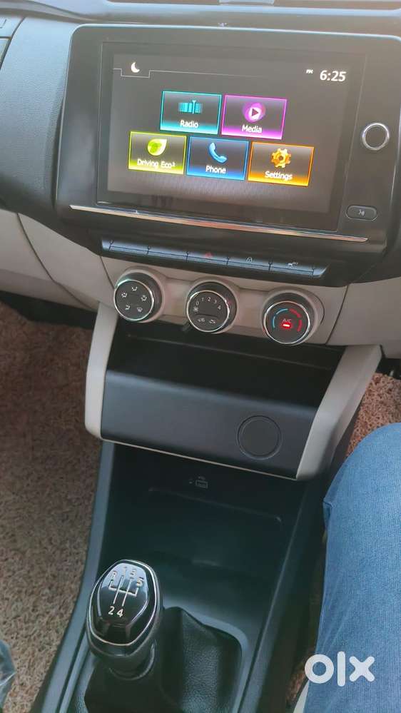 Renault Triber Rxt, 2023, Petrol