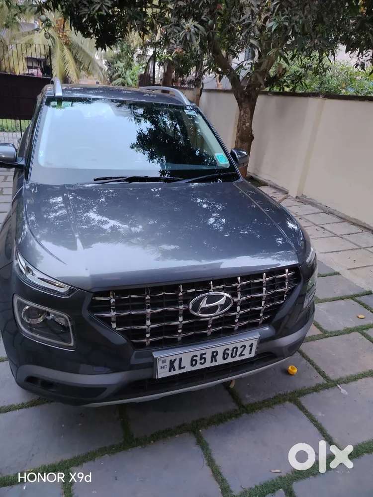 Hyundai Venue 2021 Petrol 12800 Km Driven