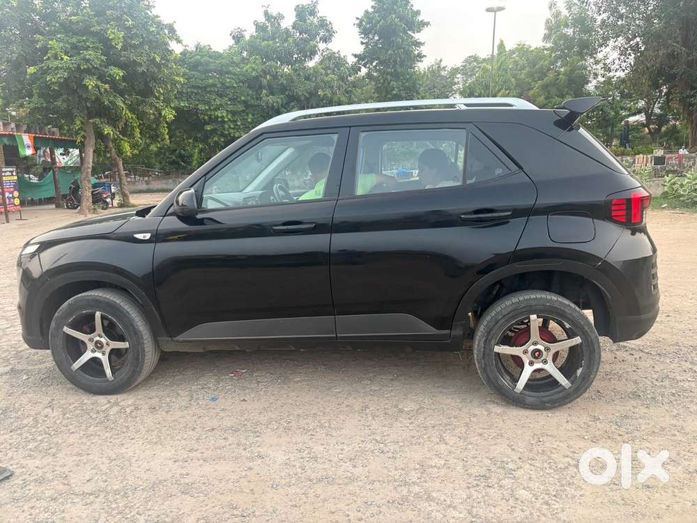 Hyundai Venue 2024 Petrol Good Condition