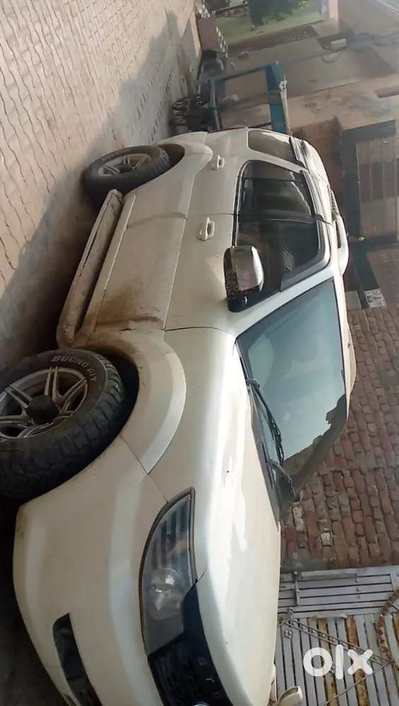Tata Safari Storme 2015