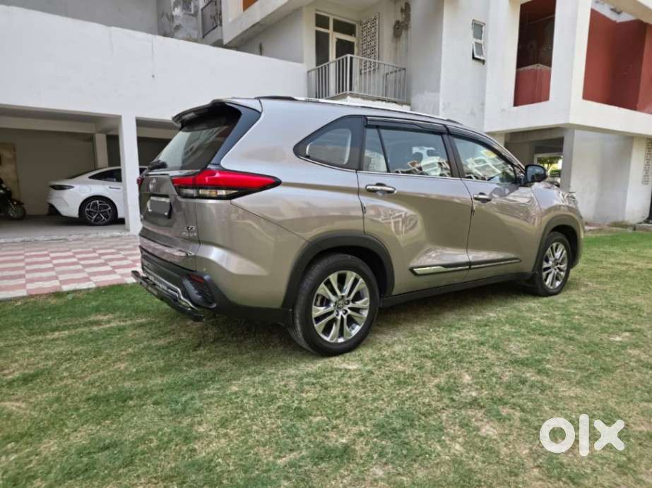 Toyota Innova Hycross 2.0 Zx (o) Hybrid 7 Str, 2023, Petrol