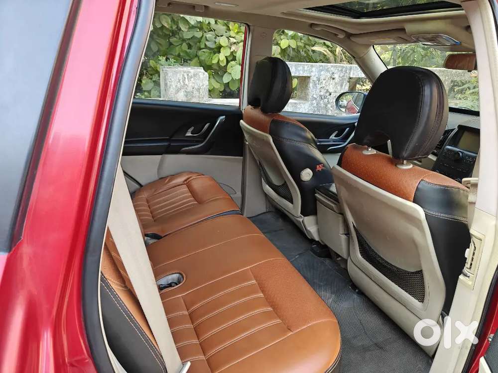 Xuv 500 W10 With Sunroof Fully Loaded
