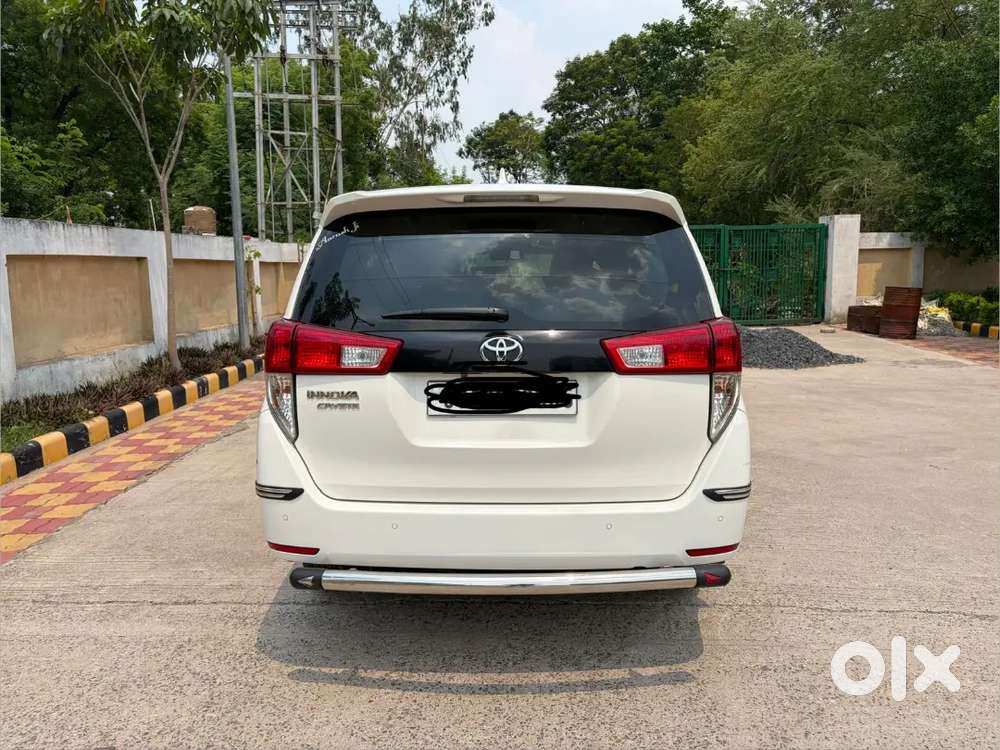 Toyota Innova Crysta 2024