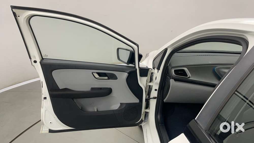 Tata Altroz Xz, 2020, Petrol
