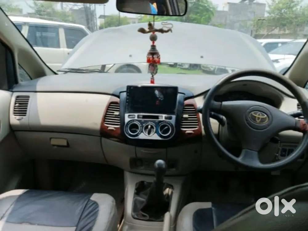 Toyota Innova 2011 Diesel 200000 Km Driven