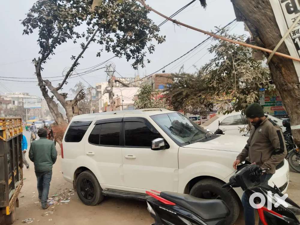 Tata Safari Storme 2015