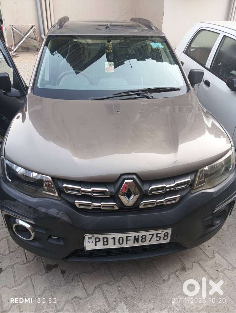 Kwid Family Car 30 Takk Pass