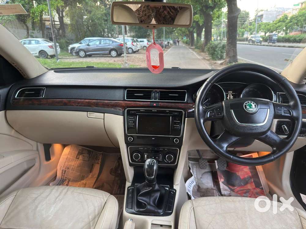 Skoda New Superb, 2011, Petrol