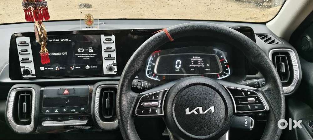 Showroom Condition Sunroof Automatic Climate Tuchscreen Etc