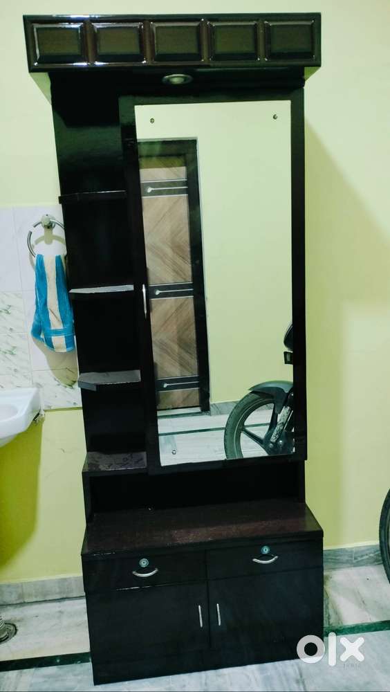 Dressing table