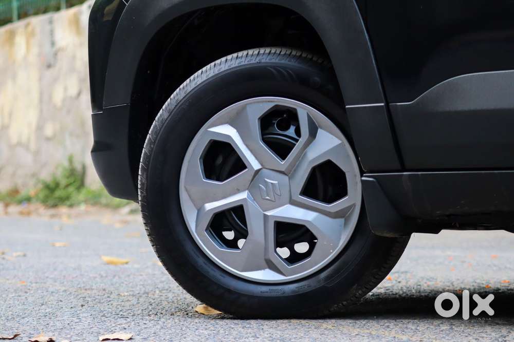 Maruti Suzuki Brezza 1.5 Vxi At Smart Hybrid, 2025, Petrol