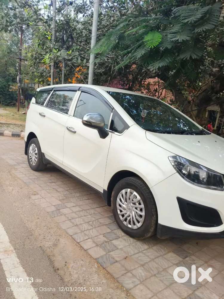 Mahindra Marazo M2