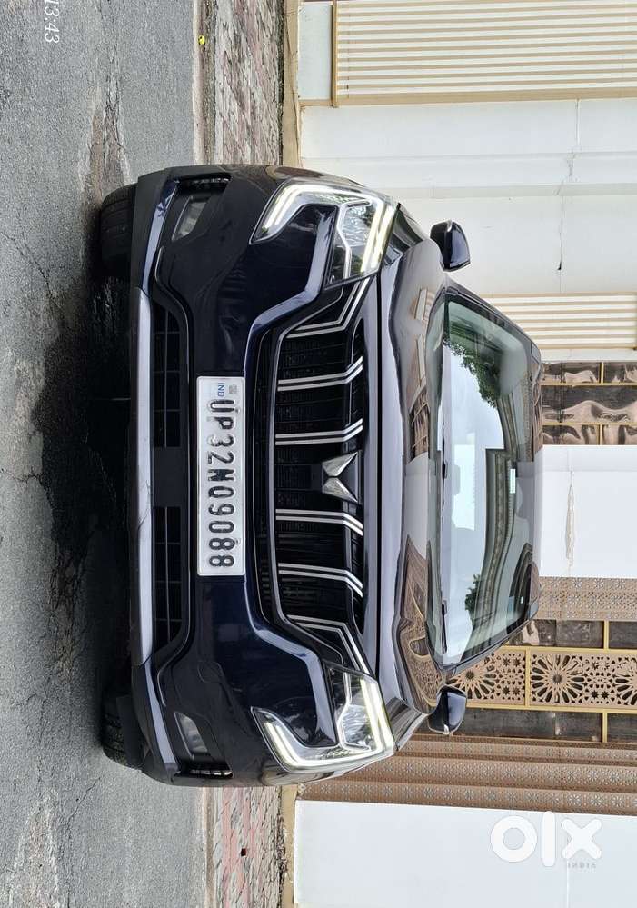 Mahindra Xuv700 2.2 Ax 7 Diesel At Luxury Pack Str Awd, 2023, Diesel
