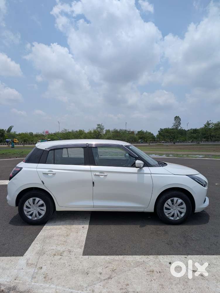 Maruti Suzuki Swift Vxi + Manual, 2025, Petrol