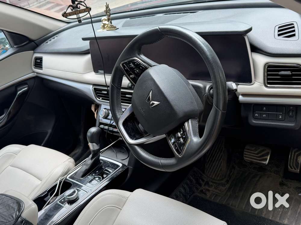 Mahindra Xuv700 Diesel 2024 Ax7l Awd Top Model