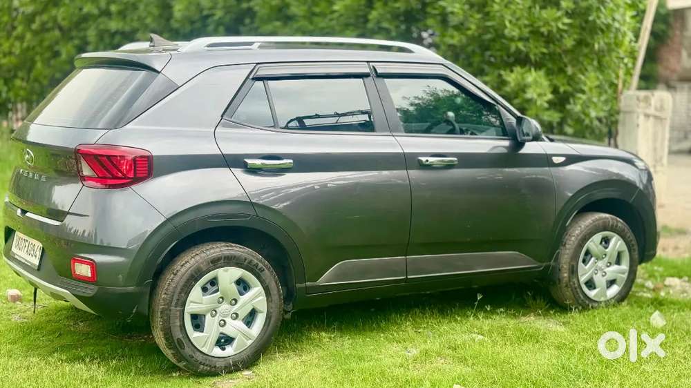 Hyundai Venue 2021 Petrol Well Maintained