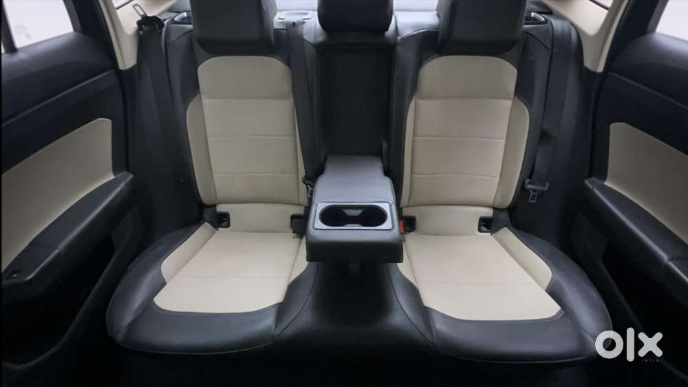 Skoda Slavia Style 1.0l Tsi Mt, 2023, Petrol