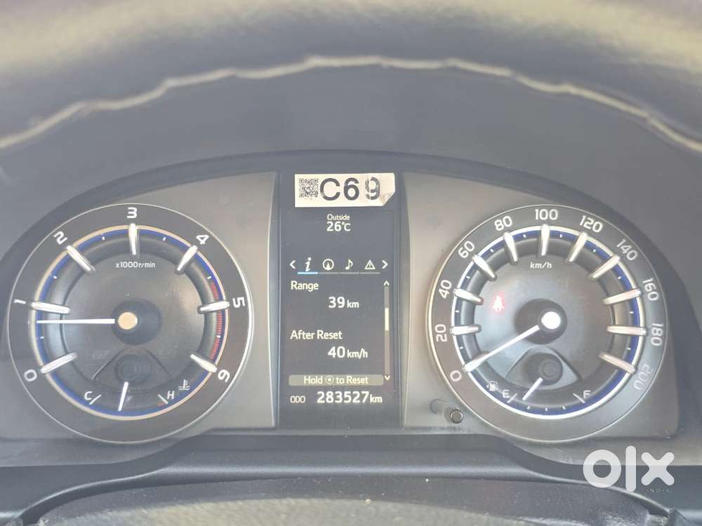 Toyota Innova Crysta 2.4 V 8 Str, 2017, Petrol