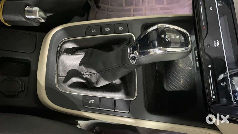 Skoda Slavia 1.0 Tsi Style At, 2024, Petrol